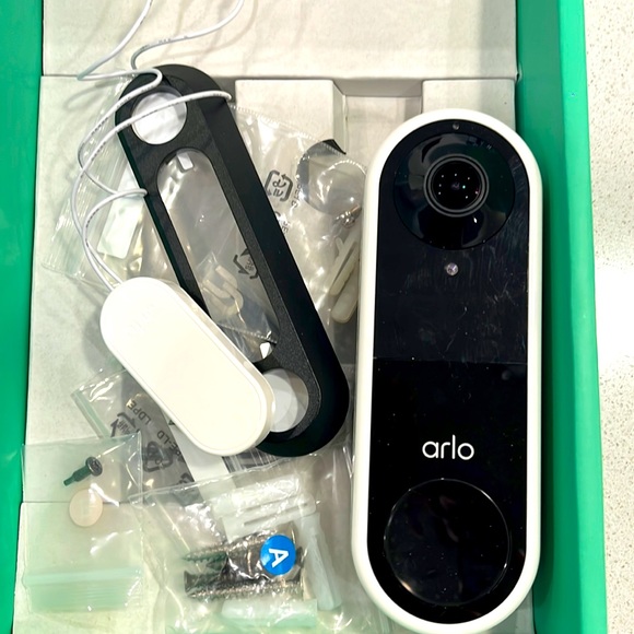 Arlo Wired Video Doorbell - White
SKU: AVD1001-100NAS - Picture 1 of 1